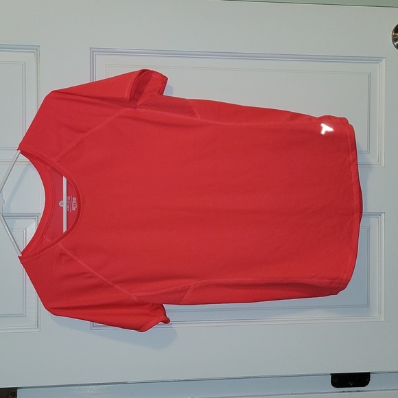 Set of 3, Old Navy Active workout shirts. Size M - Picture 2 of 7
